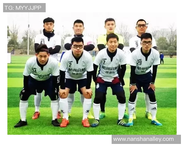 上海足球队意识争议引发热议球迷与专家各执己见探讨背后原因 上海足球队意识争议引发热议球迷与专家各执己见探讨背后原因